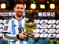 梅西世界杯赛后采访新闻图片 - 阿根廷队长手持金球奖