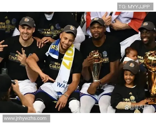 G6球衣拍卖创纪录！库里22年总决赛场均轰31.2分6板5助 全票FMVP